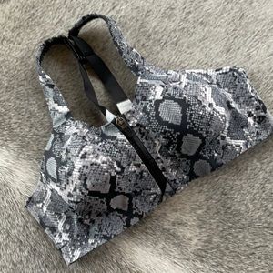 Victoria’s Secret zip front snakeskin print sports bra 34C